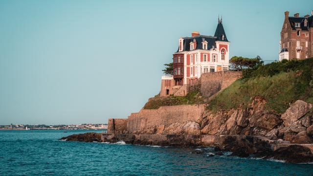 Maison au bord de la mer, vue sur Saint-Malo