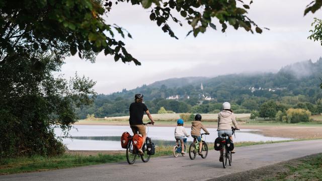 Mûr-de-Bretagne - A vélo en famille G.mignard
