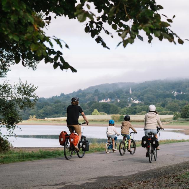 Partir en famille a velo Tourisme Bretagne