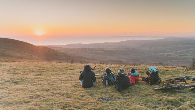 Menez Hom - Coucher de soleil VTT entre amis