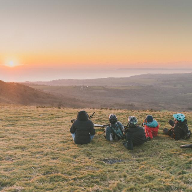 Menez Hom - Coucher de soleil VTT entre amis