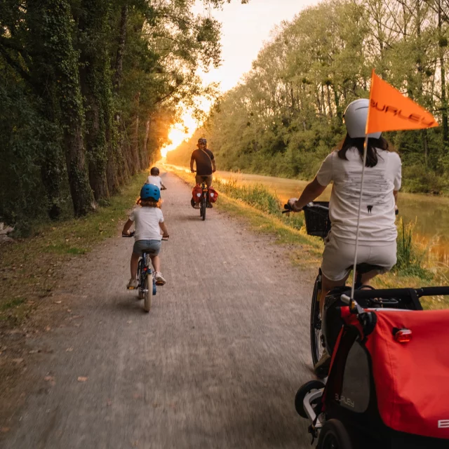Partir en famille a velo Tourisme Bretagne