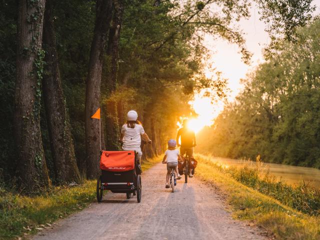 Bains-sur-Oust - Balade en famille à vélo