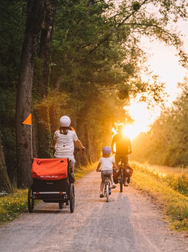 Bains-sur-Oust - Balade en famille à vélo