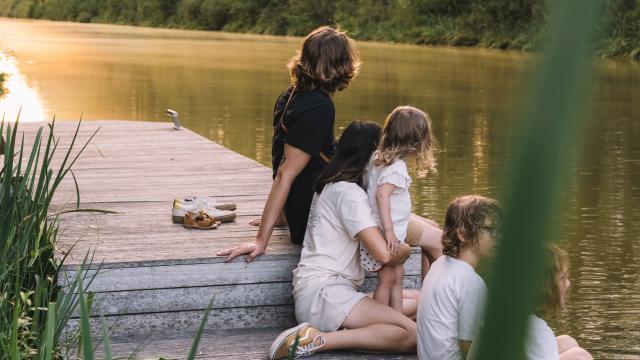 Bains-sur-Oust_pause_canal_famille.jpg