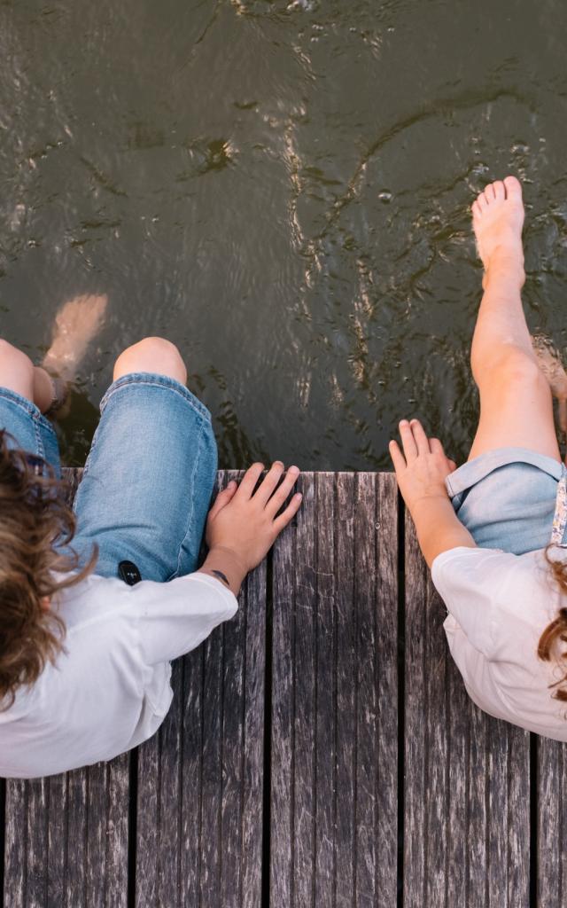 Bains-sur-oust_pieds_dans_leau2.jpg