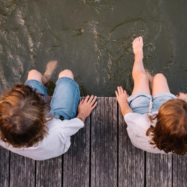 Bains-sur-oust_pieds_dans_leau2.jpg