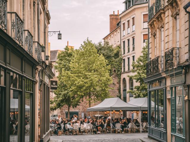 Rennes - terrasse rue Rallier du Baty