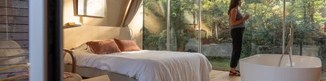 Ploemel - La belle Folie - Cabane Tissee - Chambre - Baignoire