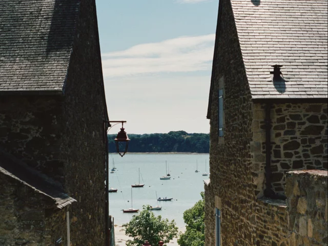 Saint Suliac - Maison de pierre - Bateau au mouillage