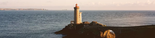 Plouzane - Phare du Petit Minou - Pont - Soleil couchant - Crepuscule