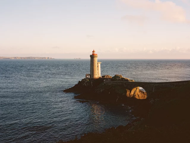 Plouzane - Phare du Petit Minou - Pont - Soleil couchant - Crepuscule