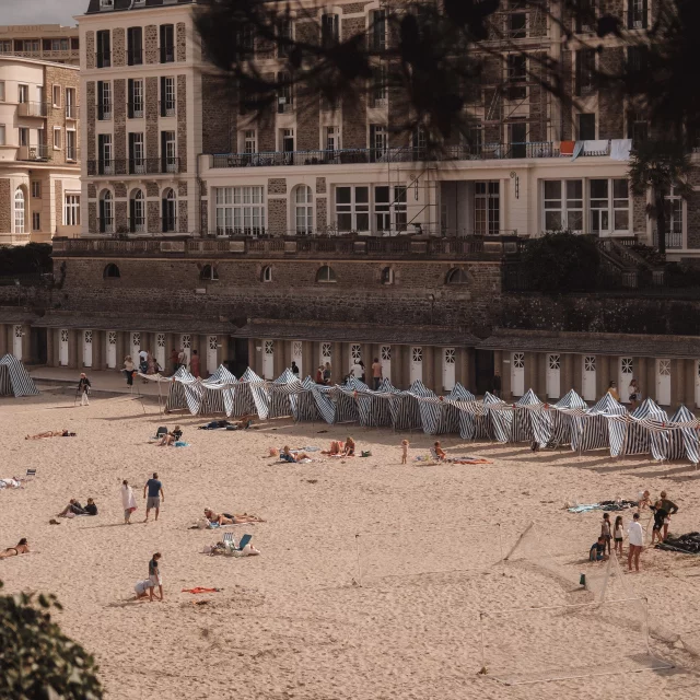 Dinard - Promenade Pablo Picasso - Hotel Le Royal Emeraude - Cabine de plage - Plage de l'Ecluse