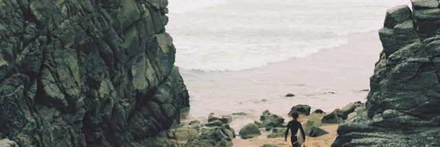 Presqu'ile de Quiberon - Cote sauvage - Surfeur