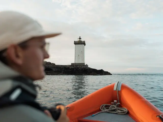 Le Conquet - Le phare de Kermorvan - Canot gonflable