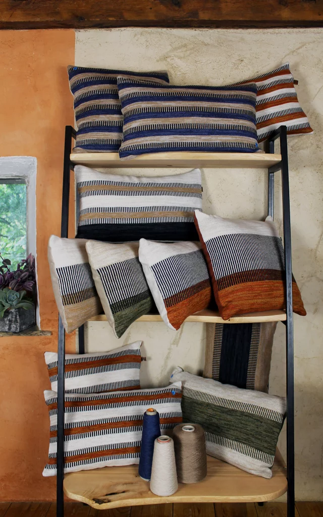 Bon Repos Sur Blavet Collection De Coussins En Laine De Lignes Rizom Mona Louise Gillet