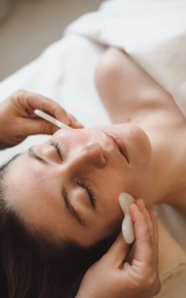 Modelage du visage a la Thalossotherapie de Quiberon